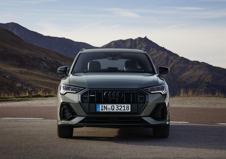  Audi Q3 Quattro S-Line Edition One 2018 года  (WW) (фото 2 из 30)